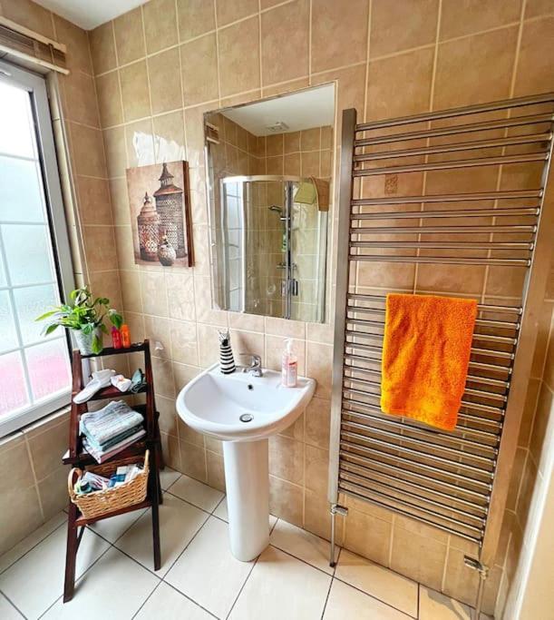 בנגור True Colours Apartment In Central Location מראה חיצוני תמונה