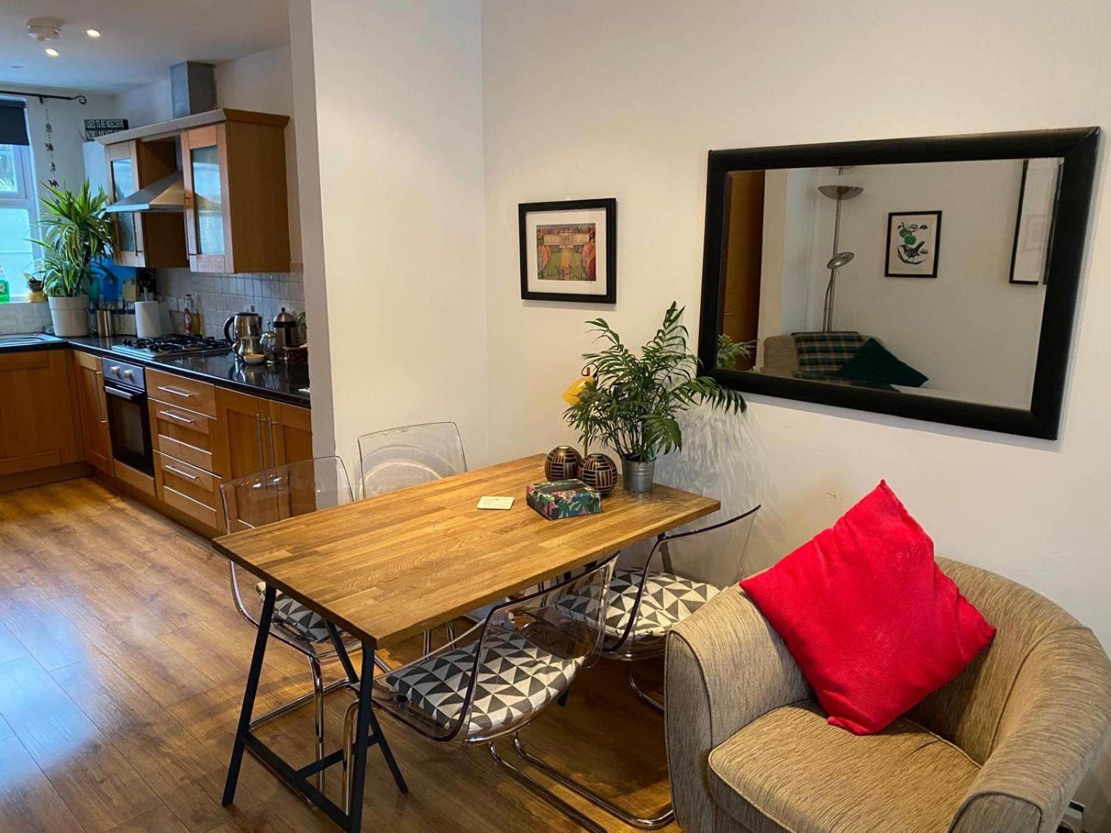 בנגור True Colours Apartment In Central Location מראה חיצוני תמונה